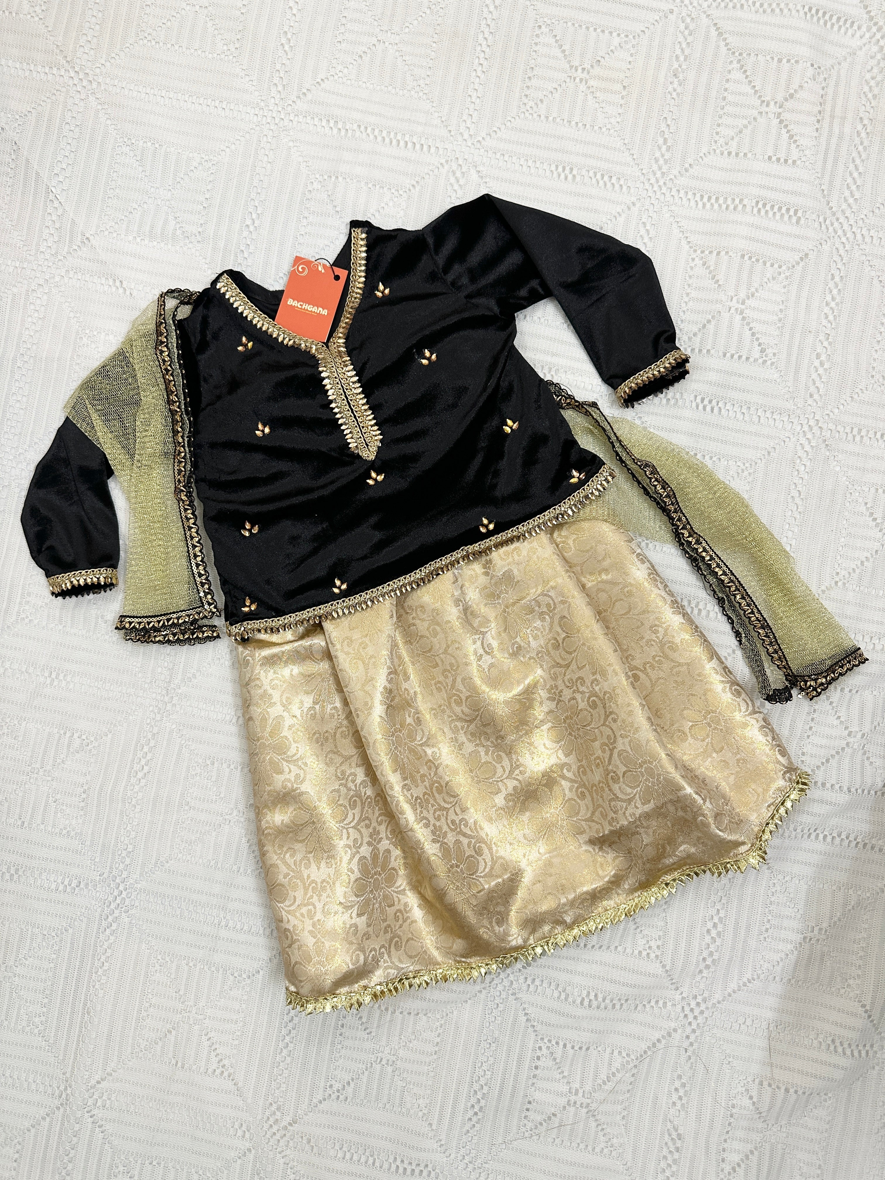 🖤 Black Velvet Choli with Golden Jamawar Lehenga and Net Dupatta