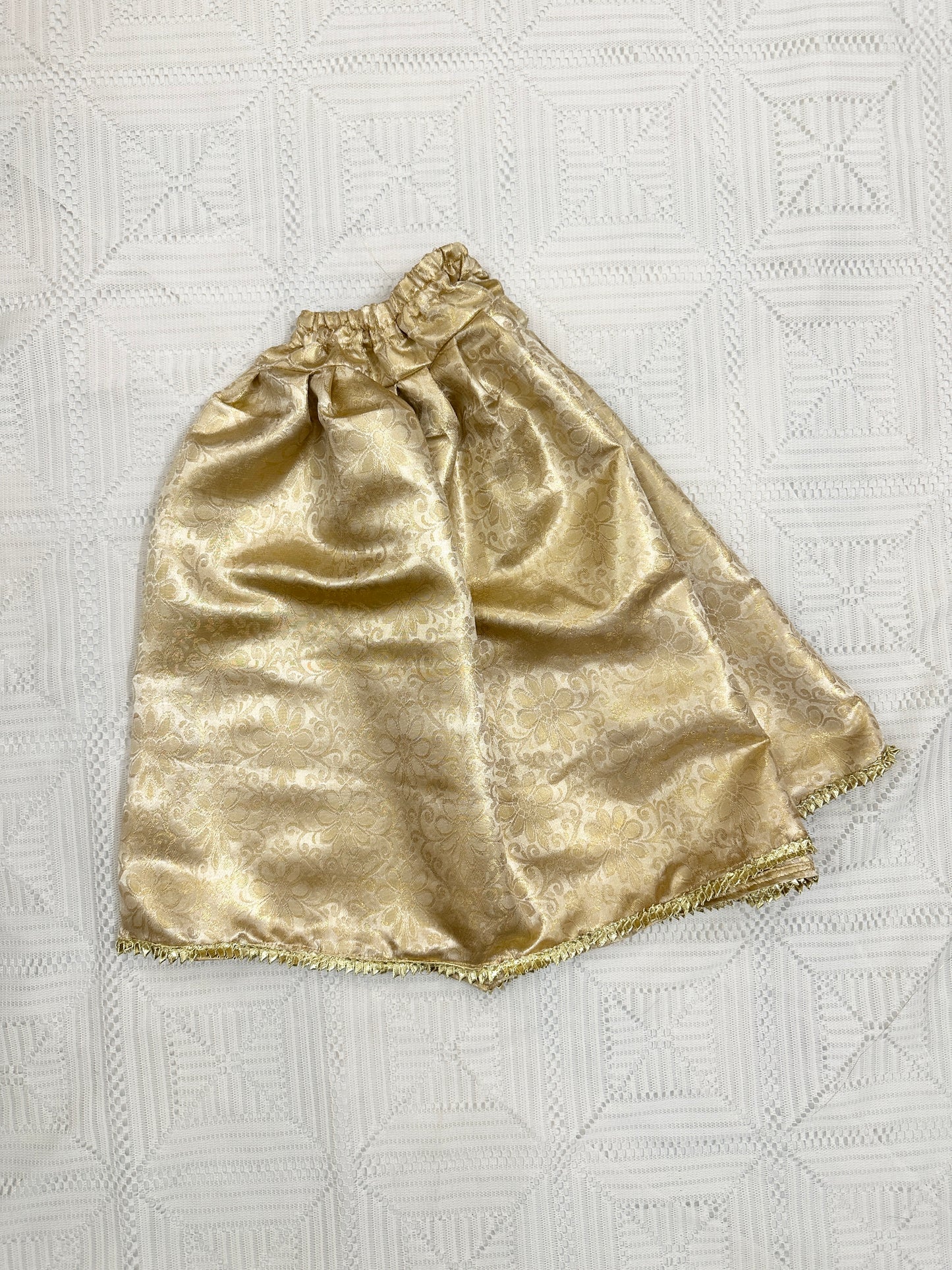 🖤 Black Velvet Choli with Golden Jamawar Lehenga and Net Dupatta