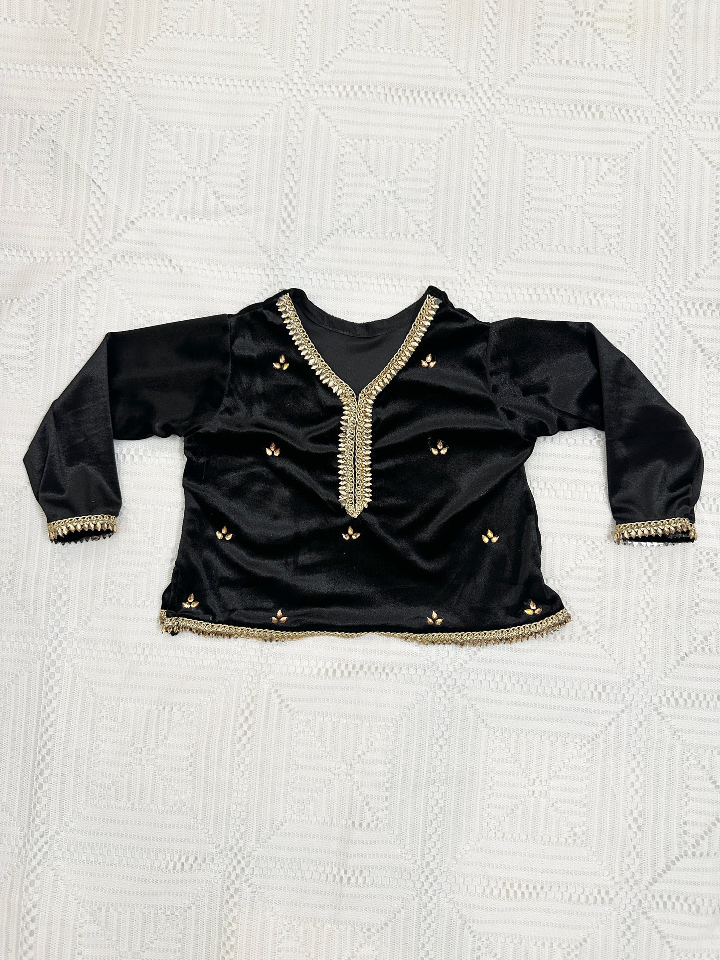 🖤 Black Velvet Choli with Golden Jamawar Lehenga and Net Dupatta