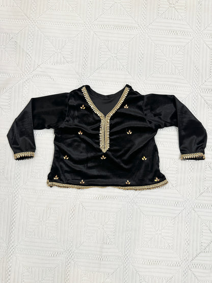 🖤 Black Velvet Choli with Golden Jamawar Lehenga and Net Dupatta