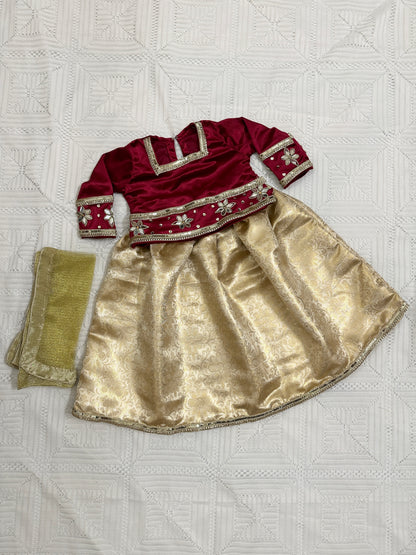 ❤️Maroon Velvet Choli with Golden Jamawar Lehenga and Net Dupatta