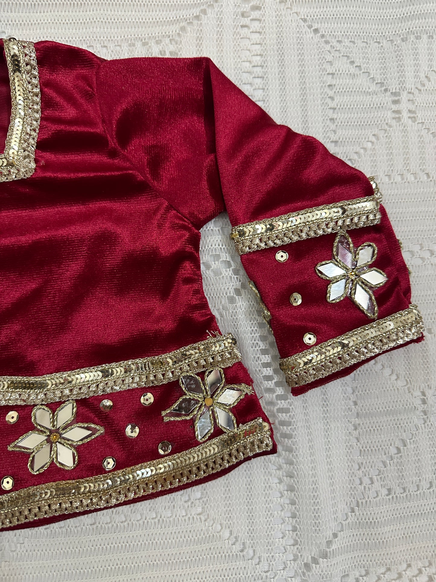 ❤️Maroon Velvet Choli with Golden Jamawar Lehenga and Net Dupatta