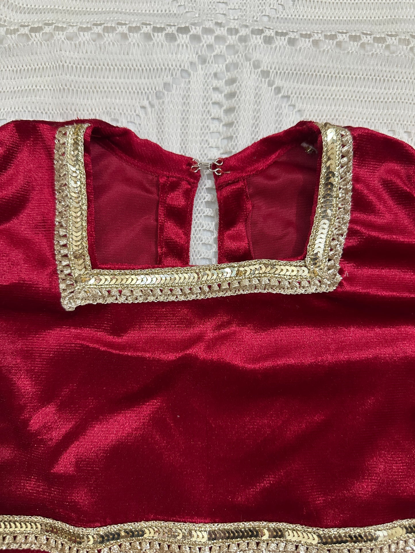 ❤️Maroon Velvet Choli with Golden Jamawar Lehenga and Net Dupatta